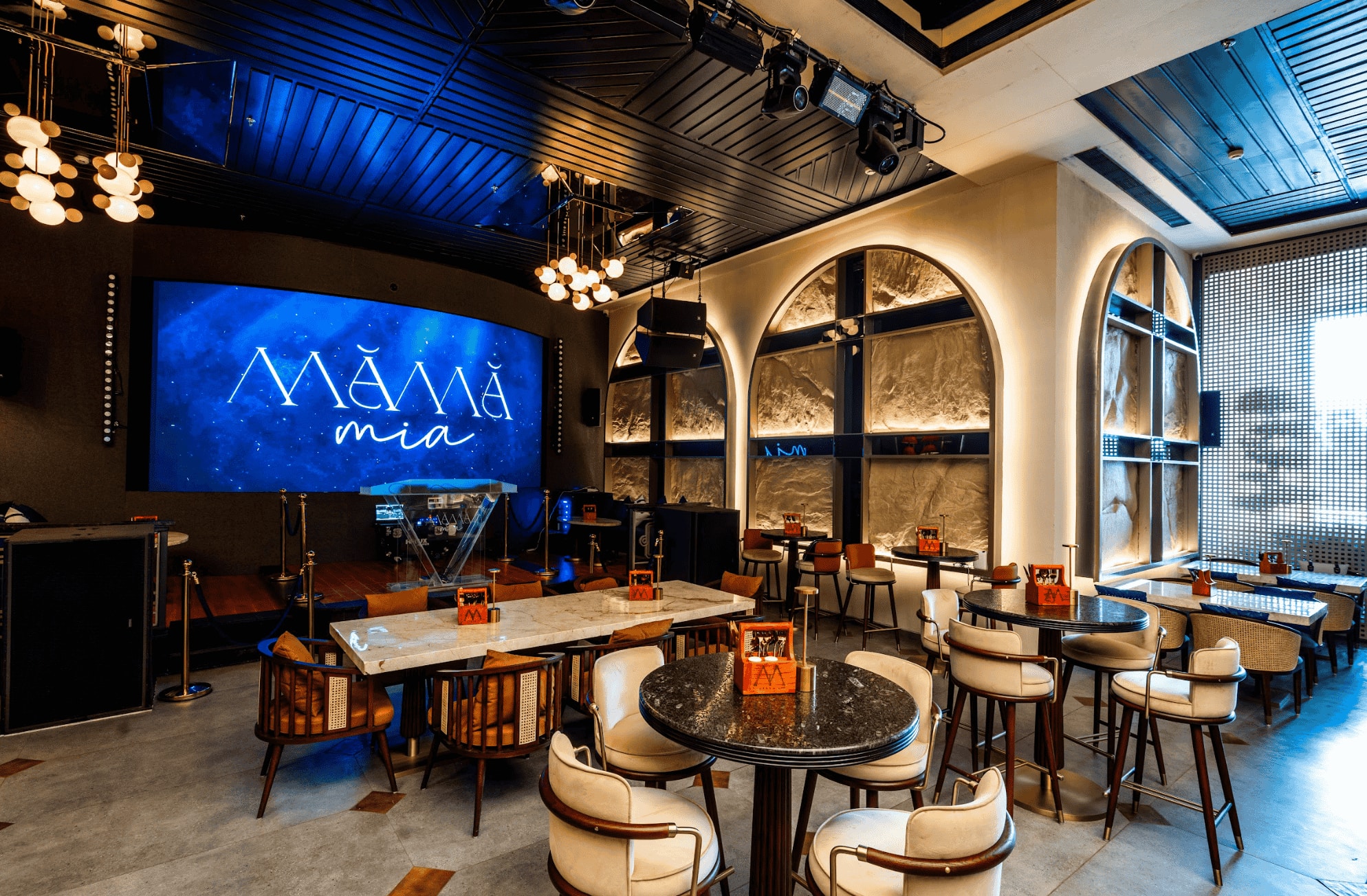 Mama Mia, Indore, sports bar and lounge